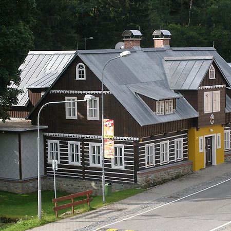 Pecka Penzion Pec pod Snezkou Bagian luar foto